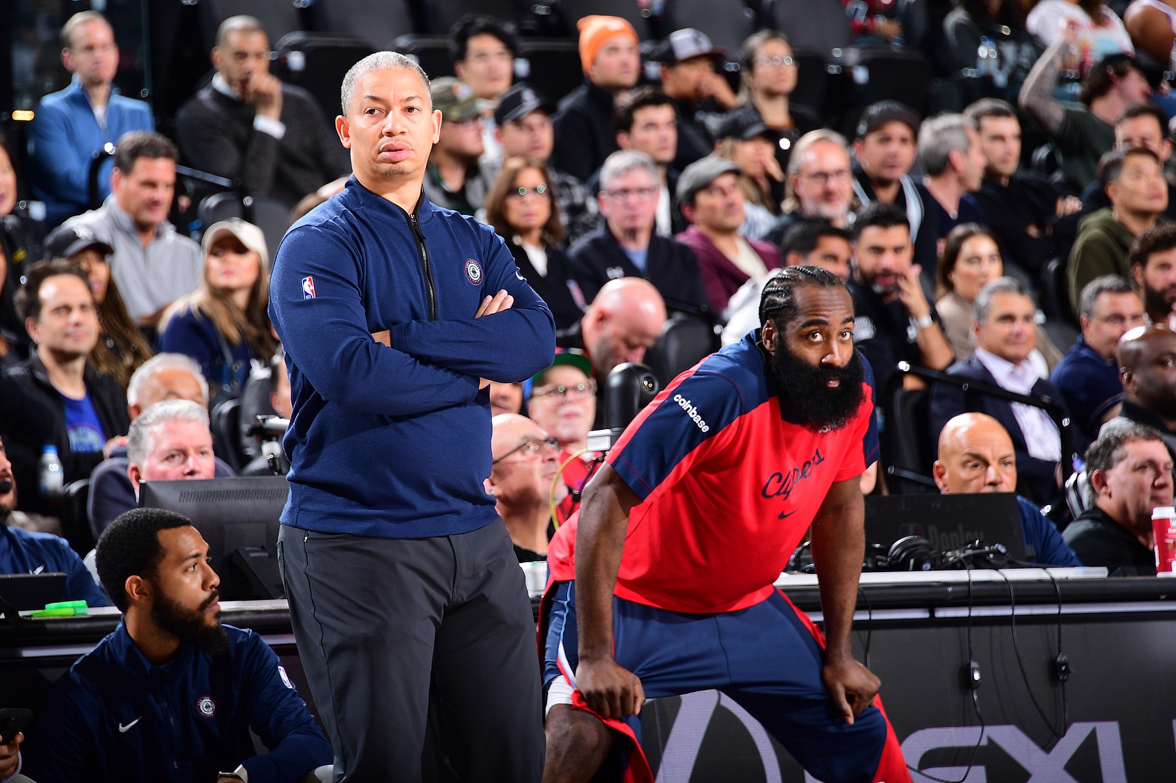 九游体育下载-过山车！快船上半赛程表现：开局3-2 接3-19灾难表现 再12-2复苏