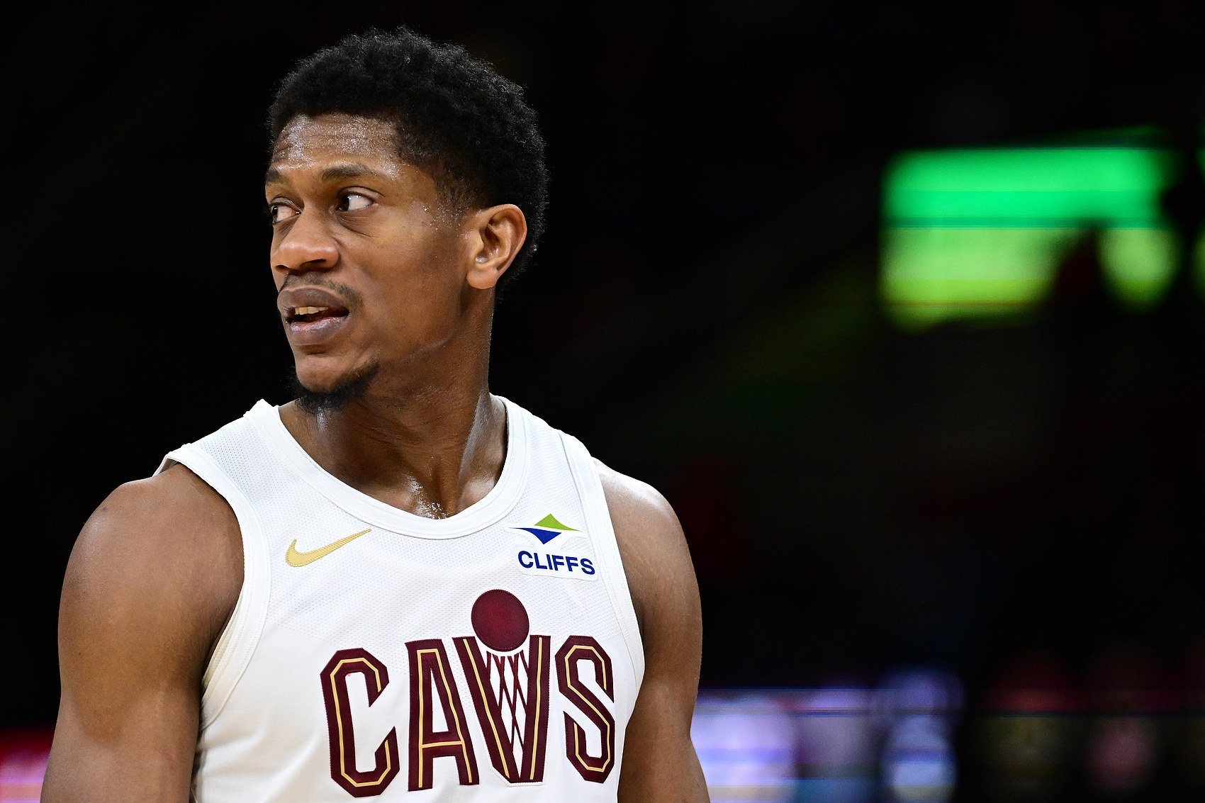 九游体育下载-很坚决！格威强打造亨特犯规 骑士挑战成功改判进攻犯规